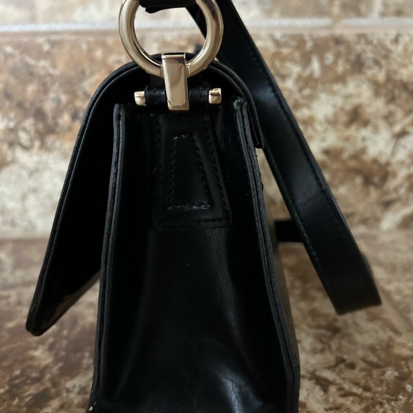 Classic small black Liz Claiborne handbag -l never used - Picture 4 of 7